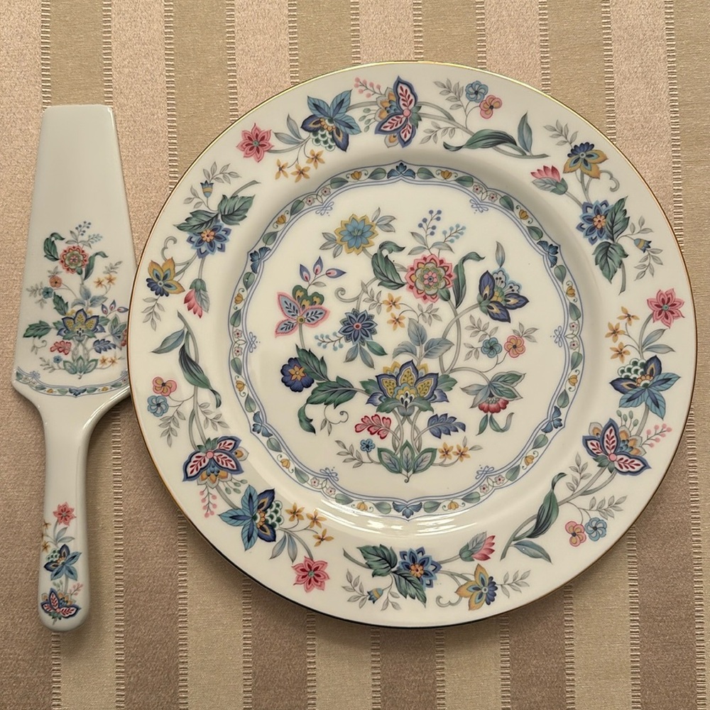 Andrea by Sadek, 10.5 in porcelain dessert plate with matching server